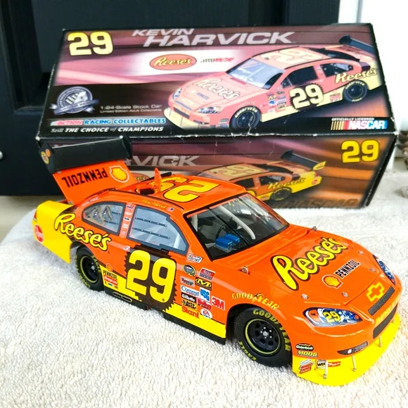 NASCAR 1/24 #29 Reese’s Review: 2008 Kevin Harvick #29 Reese's Peanut Butter Cups